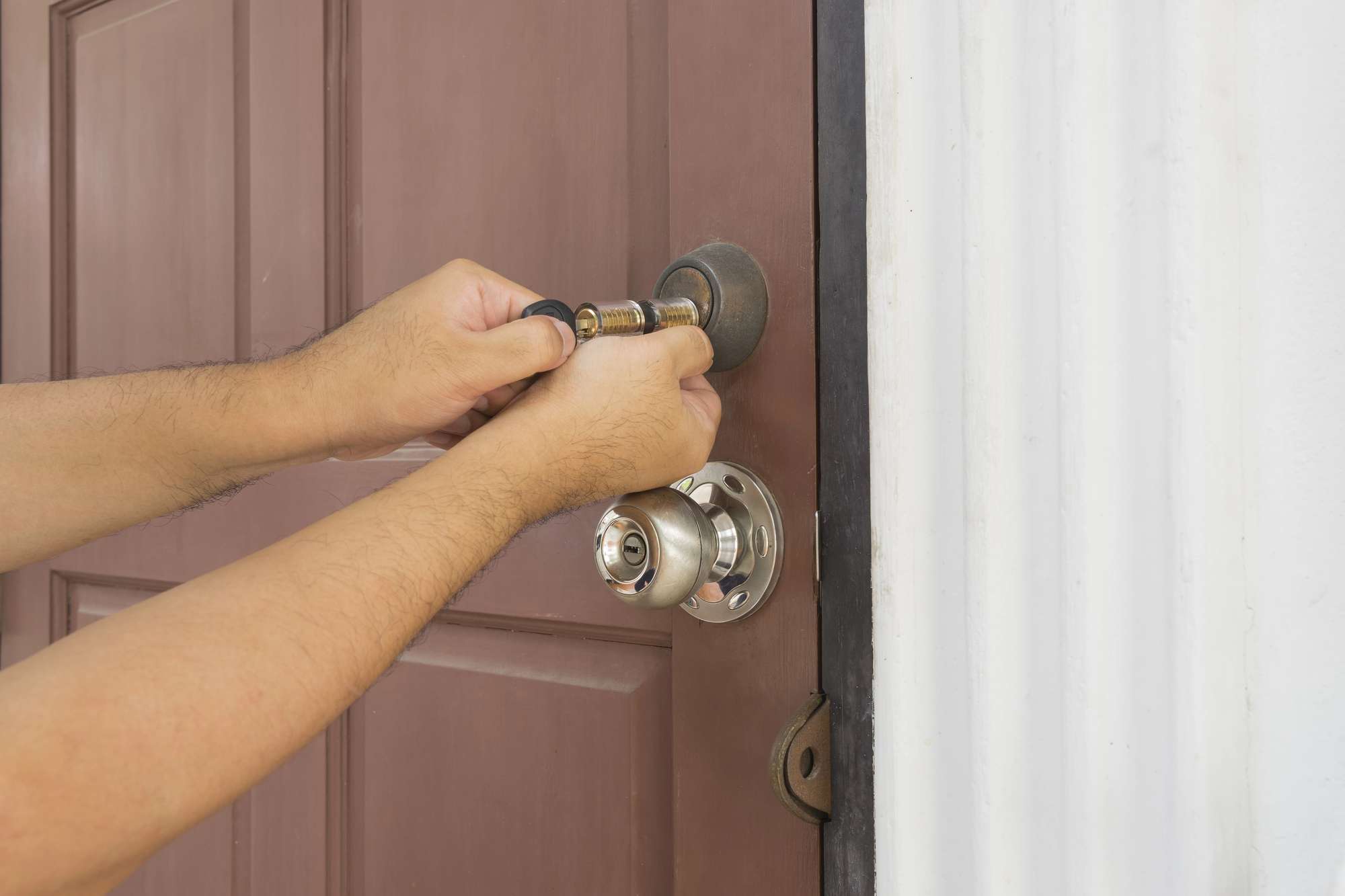 Emergency locksmith service
