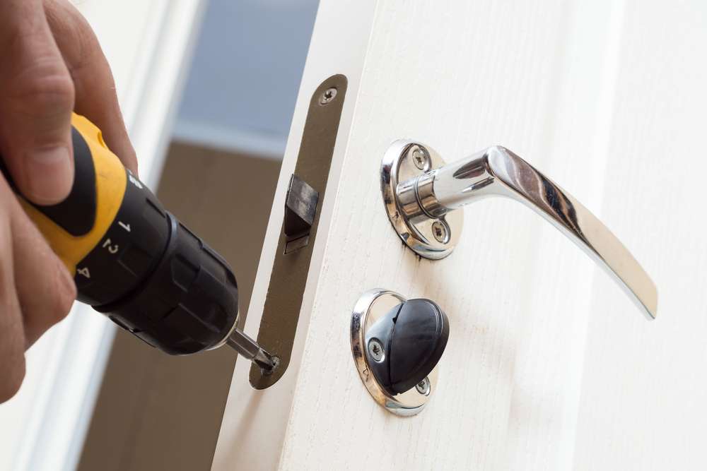 Locksmith open now